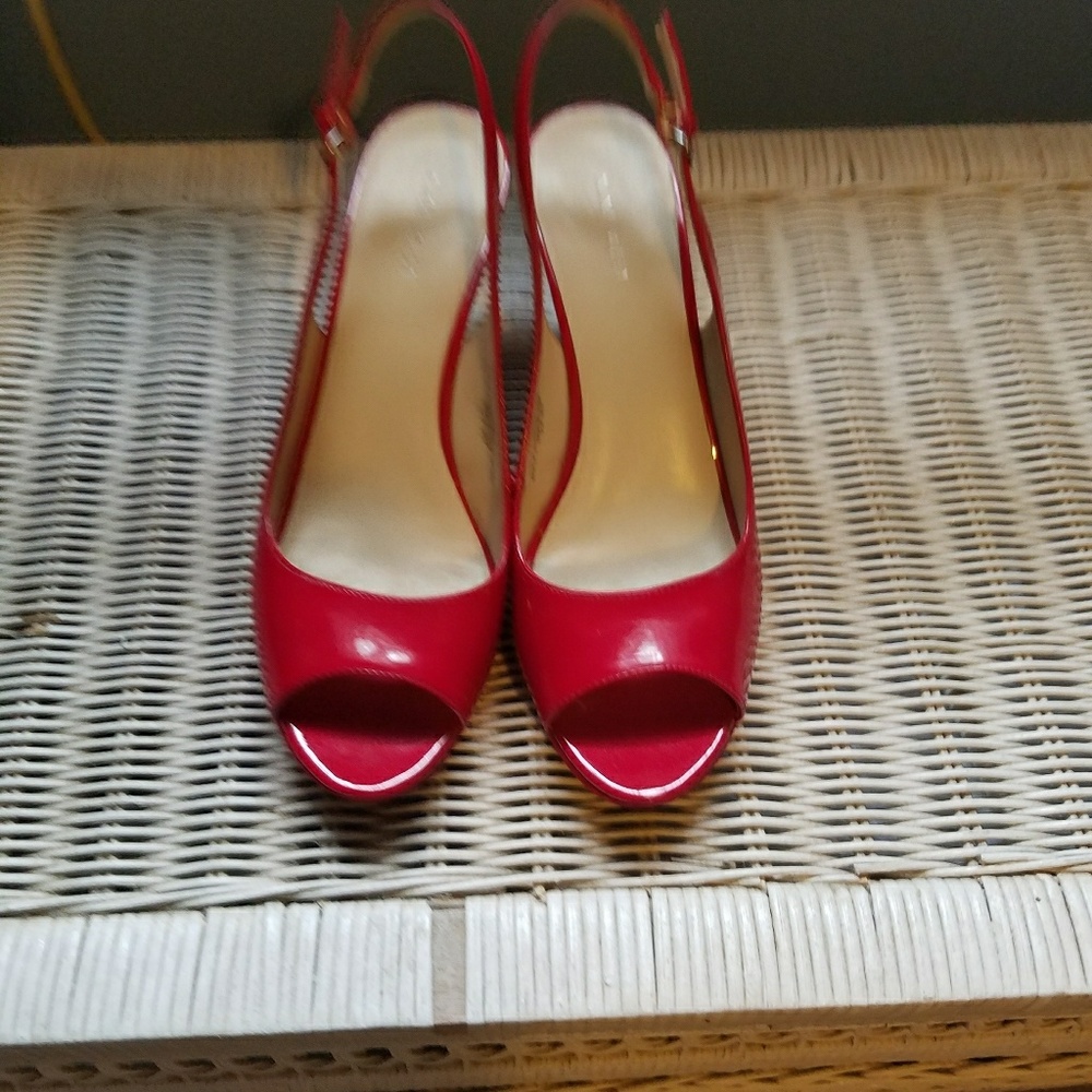 Peep toe shoes